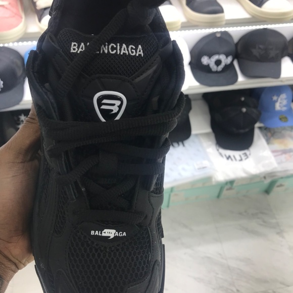 Balenciaga Trek - Picture 3 of 3